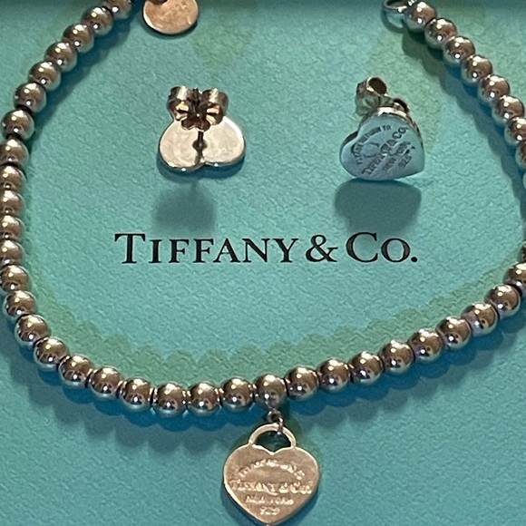 Return to Tiffany Silver Earrings & Bracelet Set - Picture 5 of 13